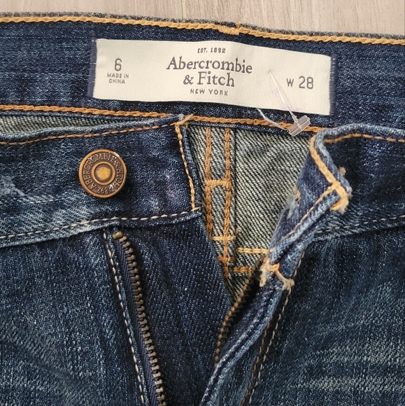 NWT Abercrombie & Fitch Jean Shorts - Picture 3 of 4